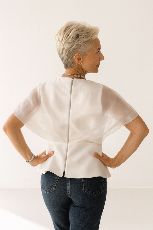 Blusa blanca mujer elegante con organza y volumen | SEROTONIN
