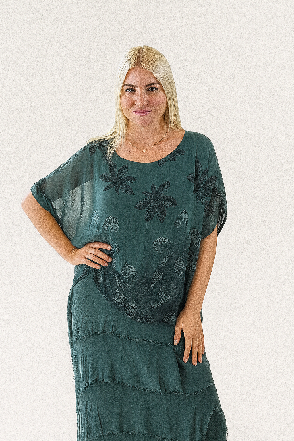 Vestido largo mujer verde con estampado floral y capas bohemias | SEROTONIN