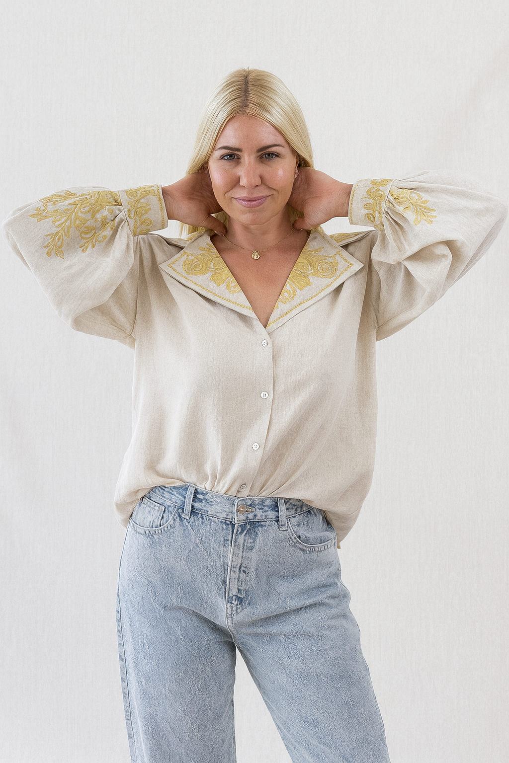 Blusa beige bordada artesanal mujer | SEROTONIN Calpe
