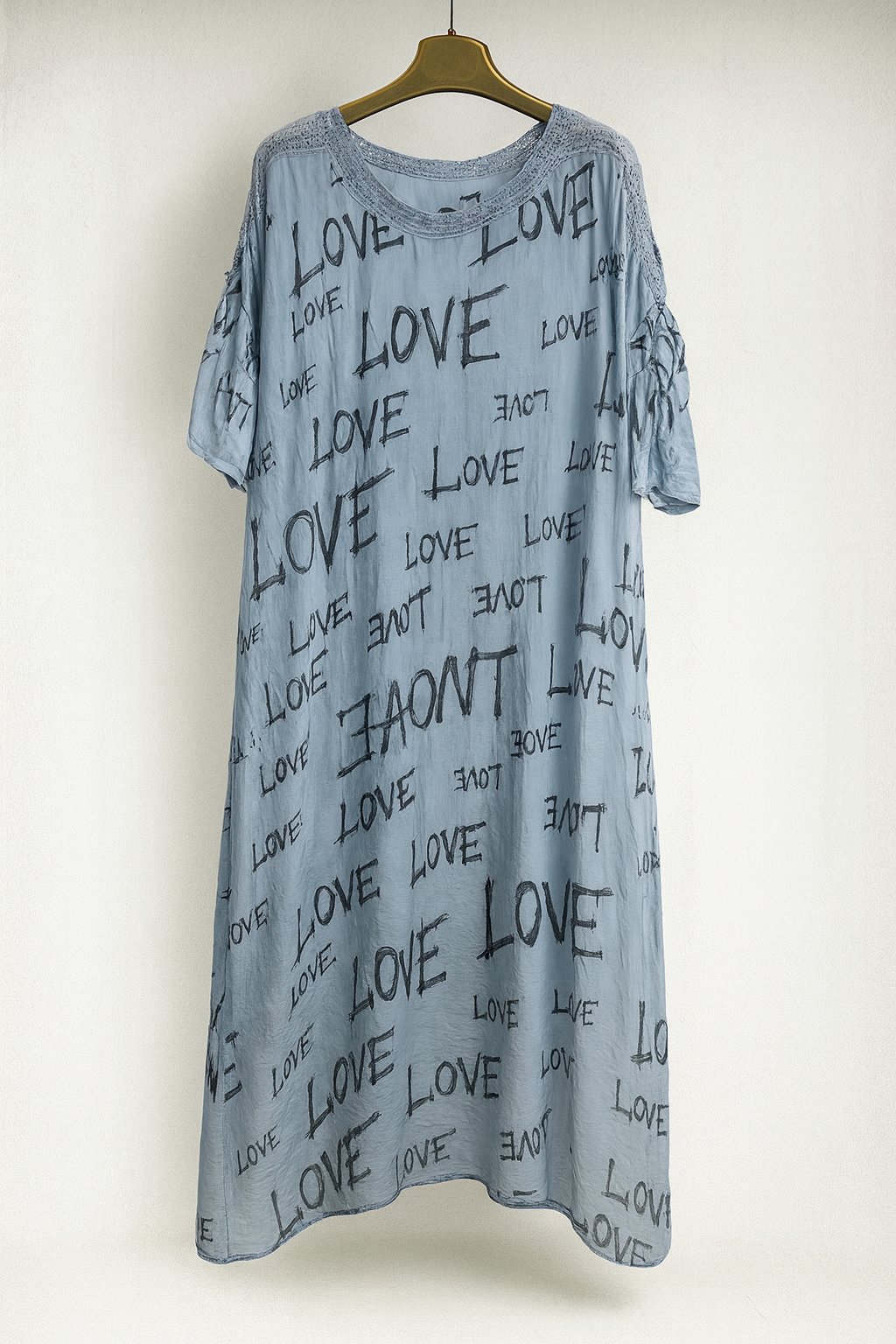 Vestido largo azul mujer con estampado LOVE y encaje en hombros SEROTONIN Calpe