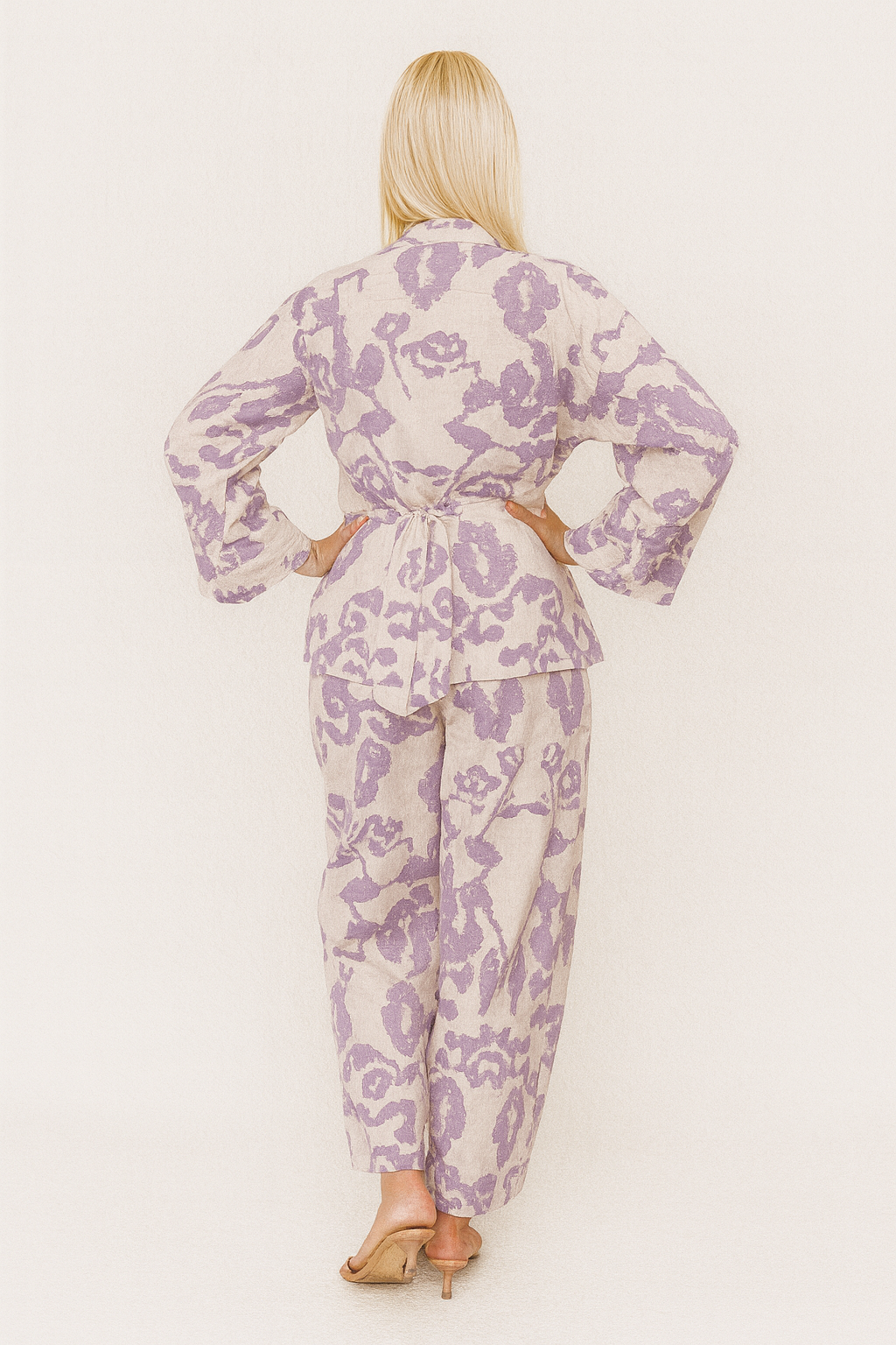 Conjunto mujer estampado lila y beige (pantalón y blusa)| SEROTONIN