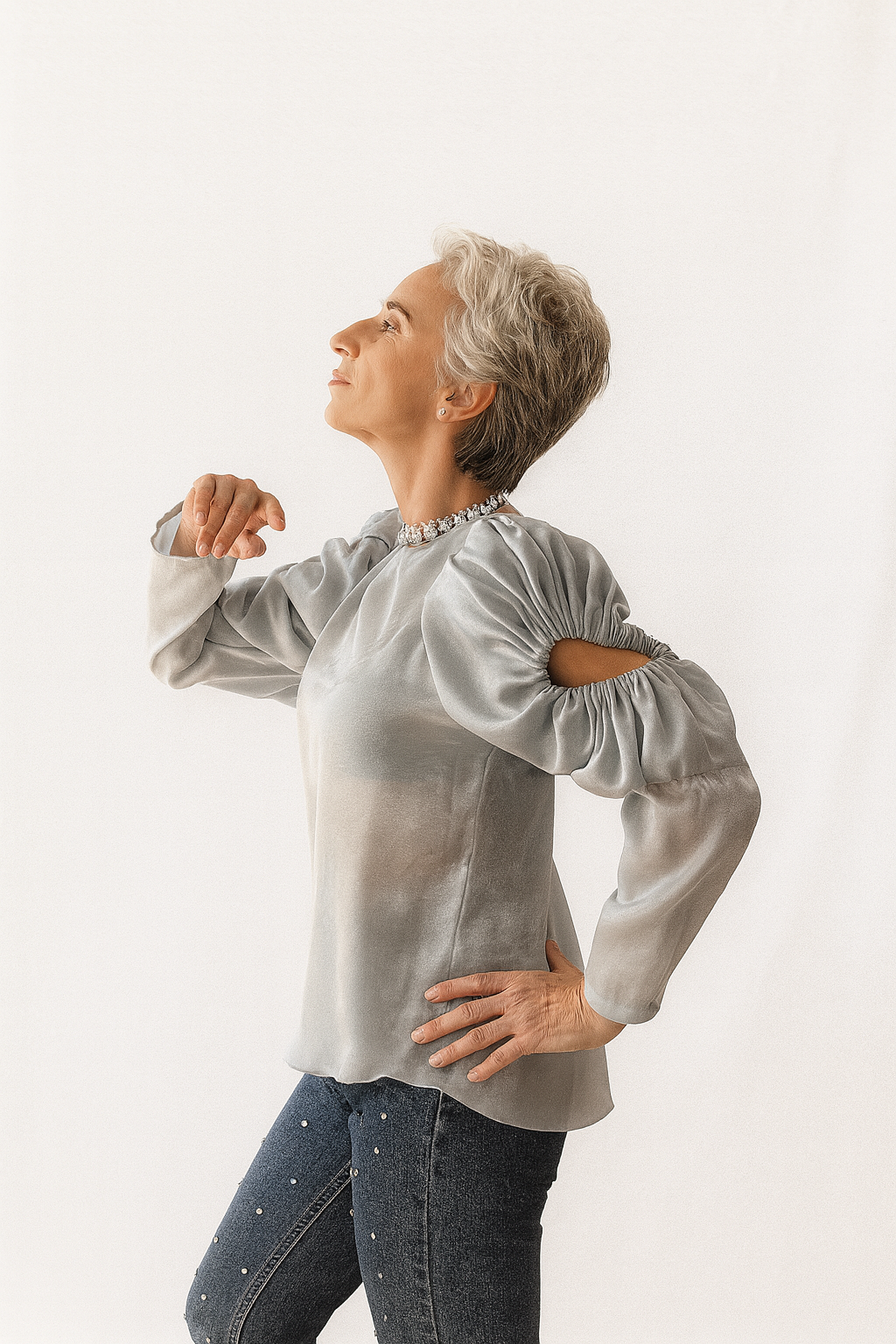 Blusa plata satinada mujer con mangas fruncidas | SEROTONIN