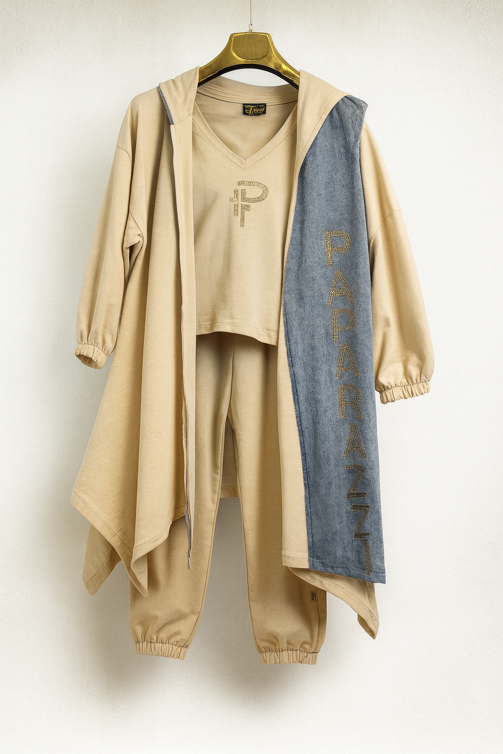 Conjunto mujer beige con chaleco denim azul y detalle strass SEROTONIN Calpe