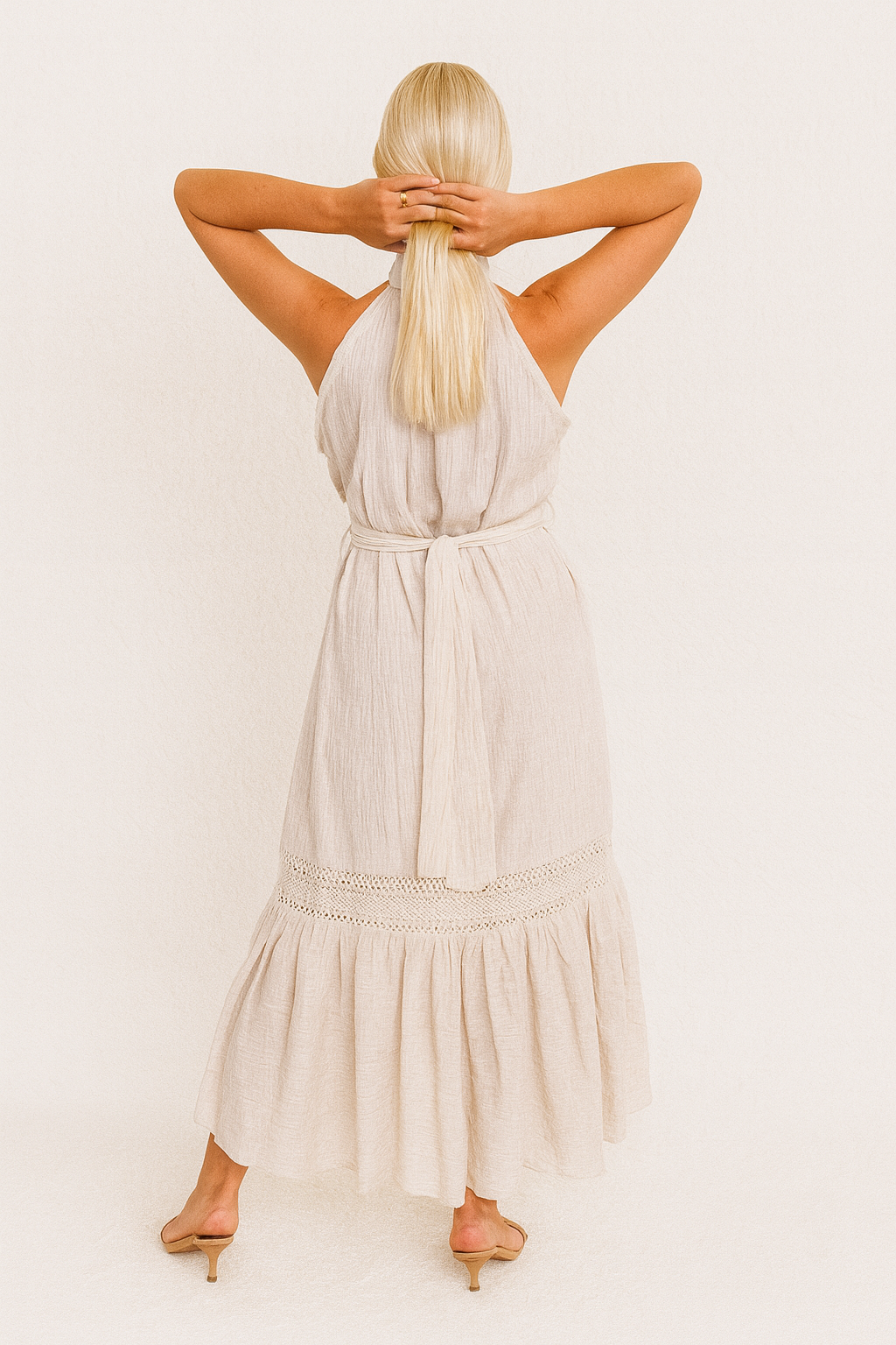 Vestido largo boho beige con detalles de encaje SEROTONIN