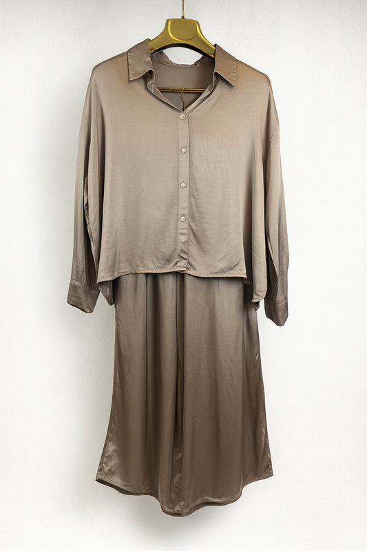Conjunto mujer satén beige dos piezas con camisa y pantalón SEROTONIN Calpe