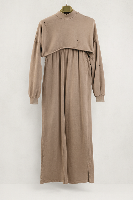 Conjunto beige de mujer con sudadera crop y pantalón ancho SEROTONIN en Calpe