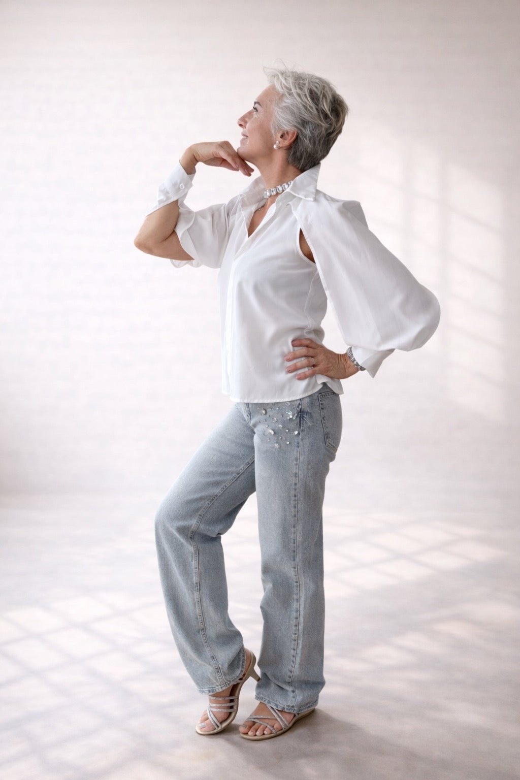 Pantalón mujer vaquero gris con lentejuelas y pedrería brillante | SEROTONIN