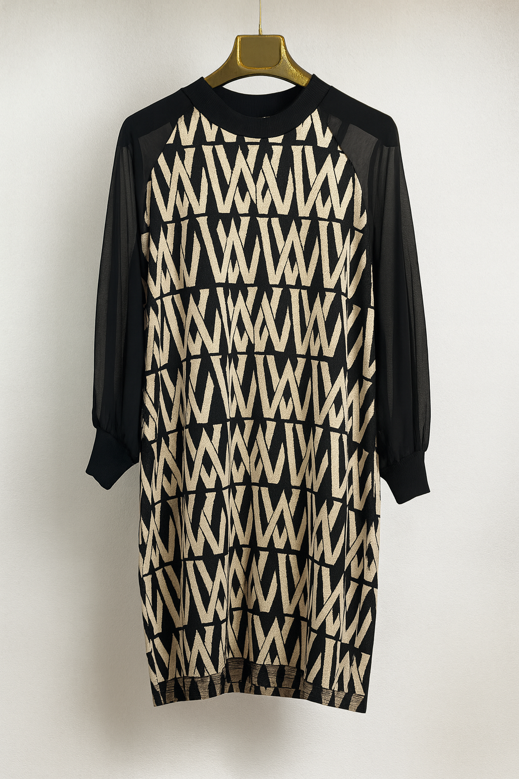 Vestido mujer estampado geométrico blanco y negro con mangas de gasa SEROTONIN Calpe