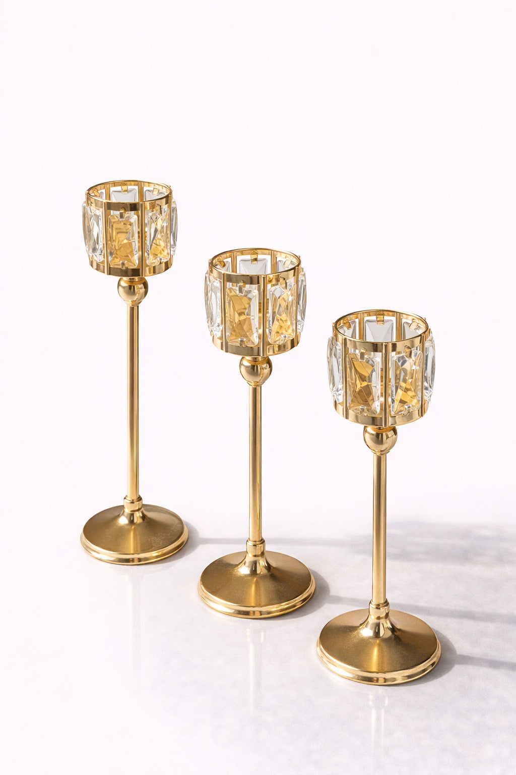 Set de 3 Portavelas Dorados con Cristal – Alturas Variadas