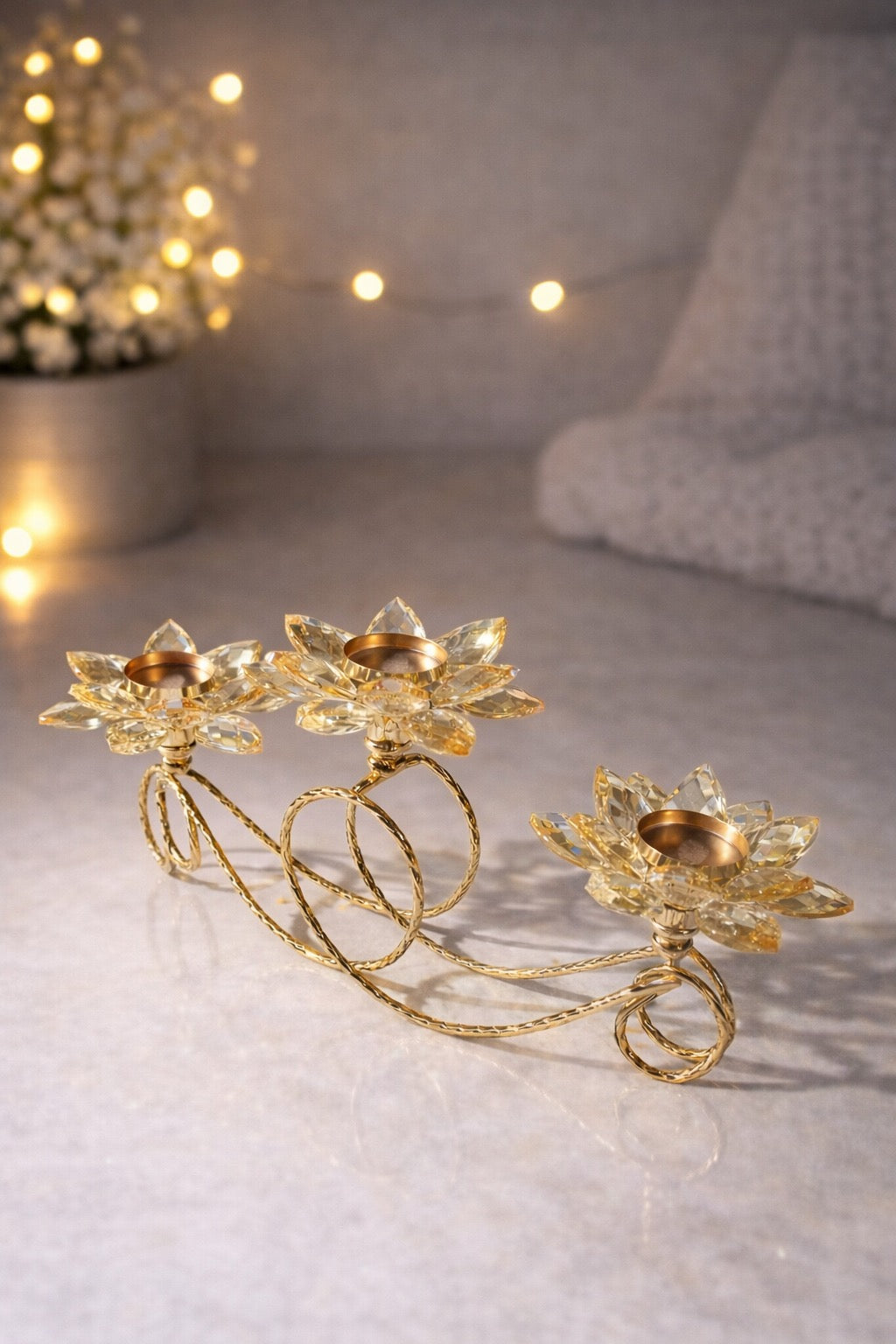 Portavelas Floral de Cristal Dorado – Diseño Flor Elegante