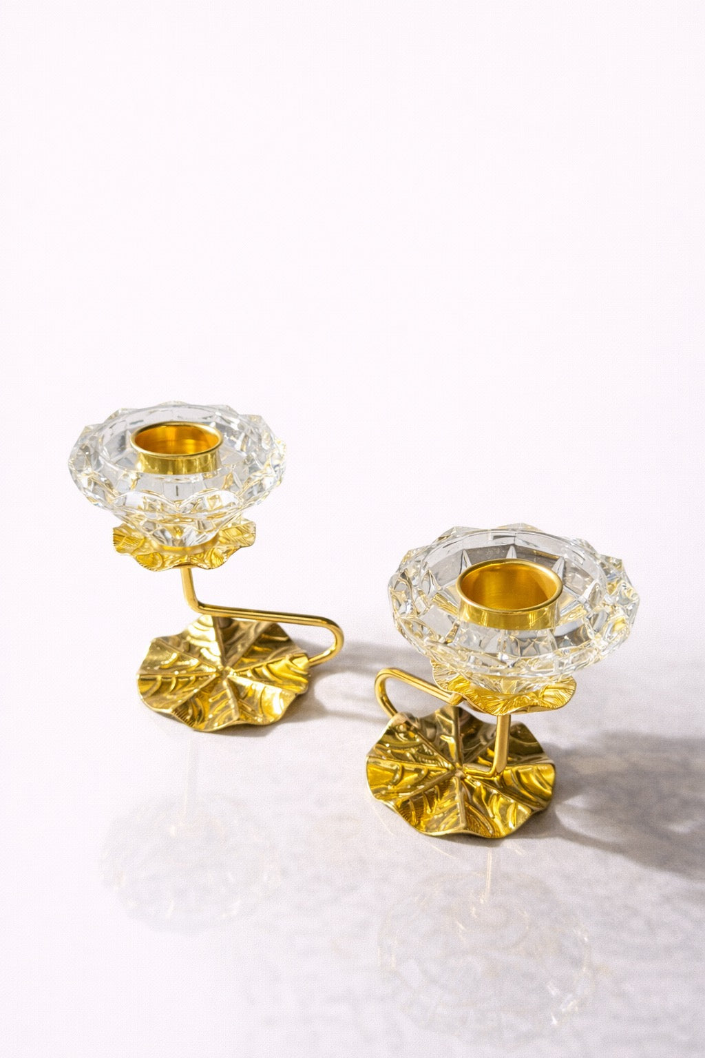 Set de 2 Portavelas Elegantes Dorados con Cristal Tallado