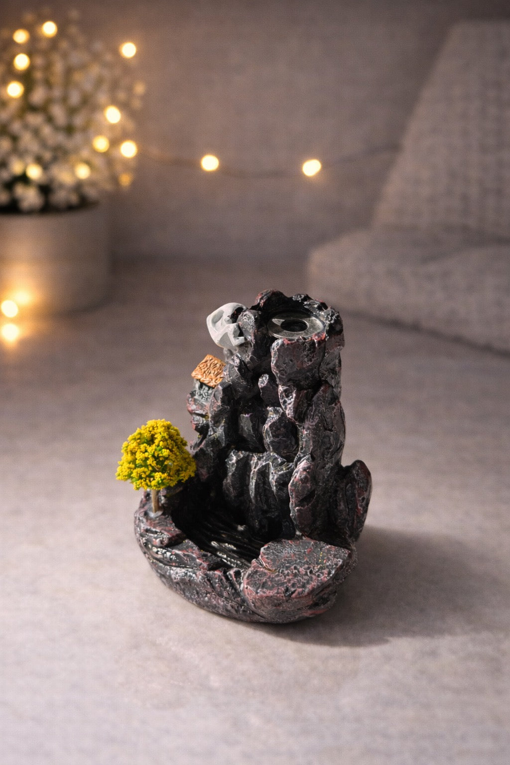 Quemador de Incienso Cascada Zen – Diseño Montaña con Árbol Decorativo