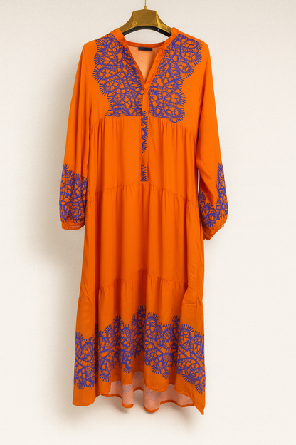 Vestido largo mujer naranja con bordado floral violeta boho chic SEROTONIN Calpe