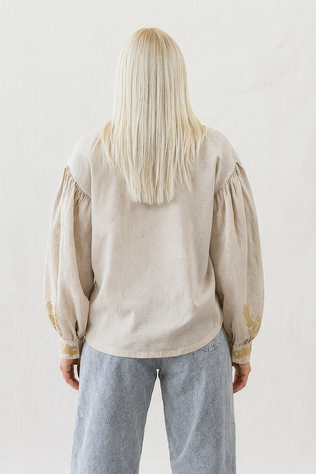 Blusa beige bordada artesanal mujer | SEROTONIN Calpe