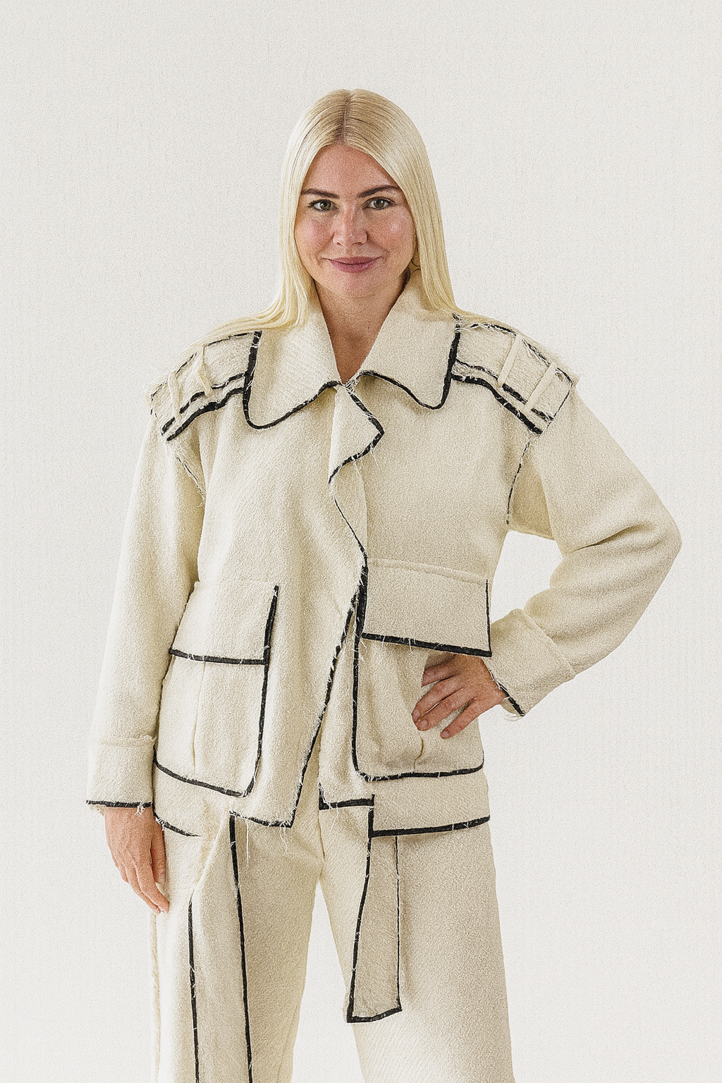 Conjunto triple mujer beige con pantalón, camiseta y chaqueta SEROTONIN